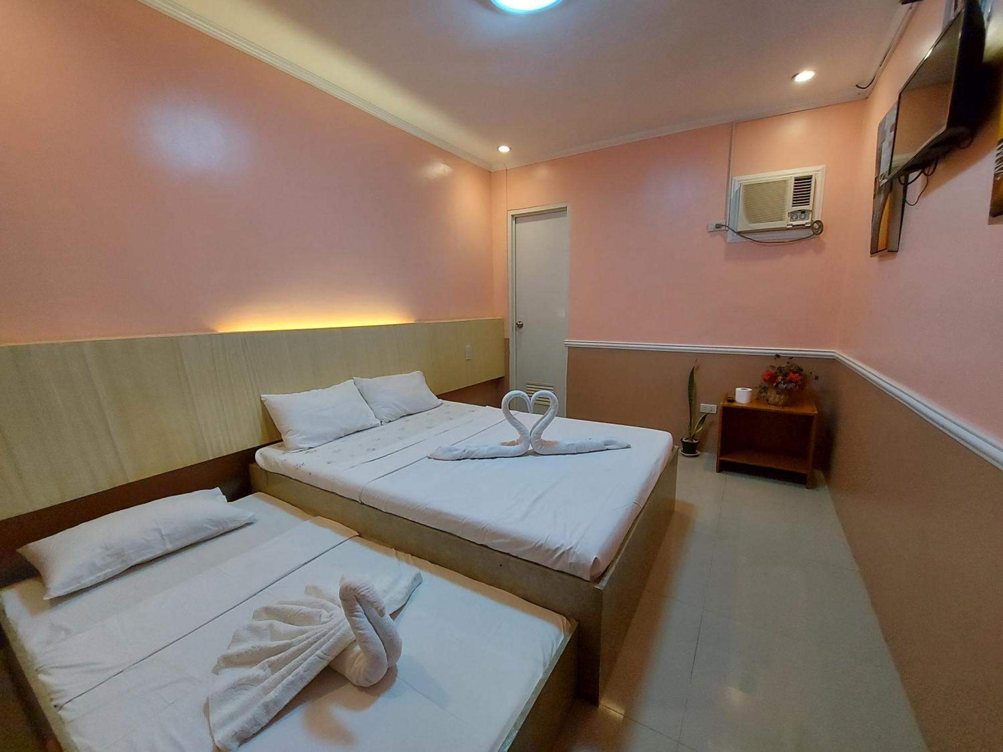 New Village Lodge Oslob Extérieur photo